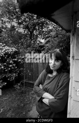 Susheila Nästa attivista accademica, critica e letteraria fotografata a casa sua a Londra SE10. 25 maggio 1993. Foto: Neil Turner Foto Stock