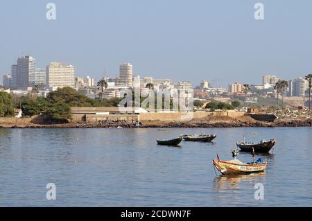 Senegal. Dakar. Baia di Soumbedioumme e la città di Dakar. Foto Stock