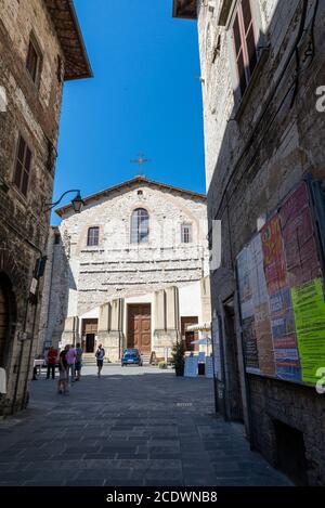 gubbio, italia 29 2020 agosto: chiesa di san domenico al centro Della città di Gubbio Foto Stock