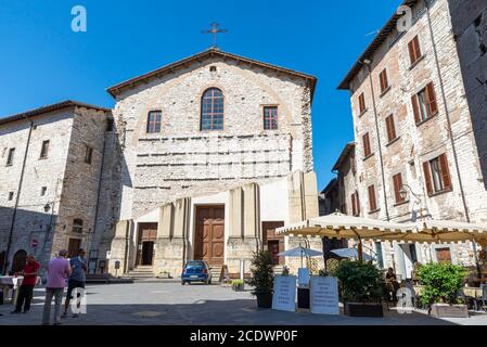 gubbio, italia 29 2020 agosto: chiesa di san domenico al centro Della città di Gubbio Foto Stock