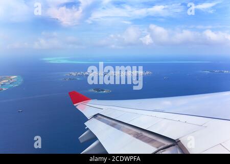 Vista aerea dall'aereo, sulla capitale Male. Foto Stock