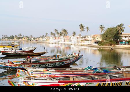Senegal, città di Saint Louis, patrimonio mondiale dell'UNESCO. Fiume Senegal. Foto Stock