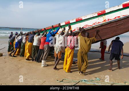 Senegal. Kayar porto di pesce. Il più grande porto di pesce del Senegal Foto Stock