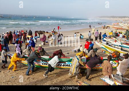 Senegal. Kayar porto di pesce. Il più grande porto di pesce del Senegal Foto Stock