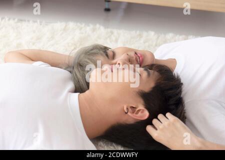 Coppie gay Amore uomini Asiatici giovani uomini concetti LGBT Foto Stock