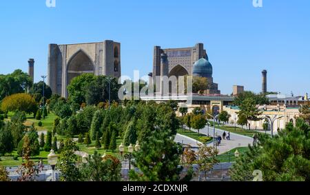 Vista sulla Moschea Bibi-Khanym . Samarcanda, Uzbekistan Foto Stock