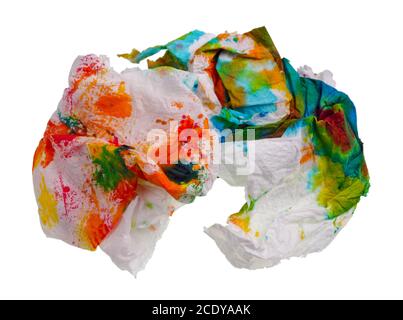 Tovagliolo di carta sgualcito dipinto da uova di Pasqua isolato Foto Stock