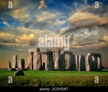 GB - WILTSHIRE: L'antica Stonehenge, un sito patrimonio dell'umanità dell'UNESCO Foto Stock