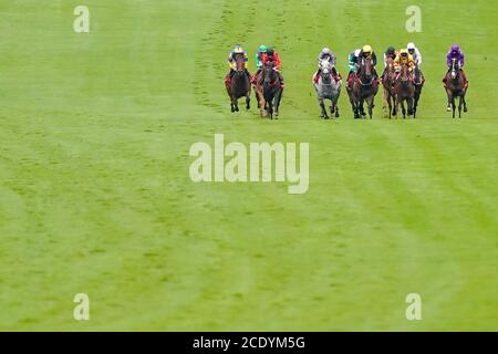 Atalanta's Boy guidato da Thomas Greatrex (a destra) sulla loro strada per vincere i Ladbrokes dando posti extra ogni giorno handicap al Goodwood Racecourse, Chichester. Foto Stock