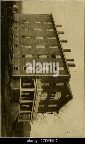 . Milligan College New Horizon, 1909-1914 . mtworth), Latin (Caesar) con Bennetts prose Composition e Grammar, Elementary Physics, Inglese (requisiti di ingresso al college per il 1910-1911). SECONDO TERMINE: Geometria del piano (completata), Latui (composizione di Caesarand completata). Elementary Chemistry, inglese (CollégeEntrance Requirements continued). Preparazione senior. PRIMO MANDATO: Algebra superiore (Wentworth), Latino di primo anno (Collar e Daniel), Biologia elementare (Hunter), Rhet-oric preparatorio (Williams). SECONDO TERMINE: Inizio dell'Algebra (completato), primo anno latino (completato), Geografia fisica (Davis), Prep Foto Stock