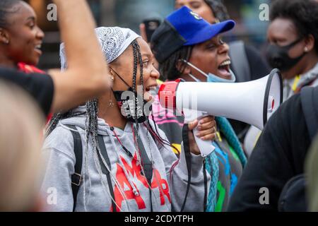 Londra, Regno Unito. 30 agosto 2020. Milioni di persone marciano da Notting Hill ad Hyde Park. Protesta continua contro la brutalità della polizia negli Stati Uniti e nel Regno Unito Credit: Neil Atkinson/Alamy Live News. Foto Stock