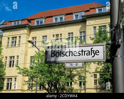 Berlino, Germania - 21 maggio 2019 - riorganizzato vecchio edificio sulla storica via bölsche Foto Stock