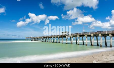 Lunga esposizione del molo pubblico di Venezia sul Golfo di Messico a Venezia Florida USA Foto Stock