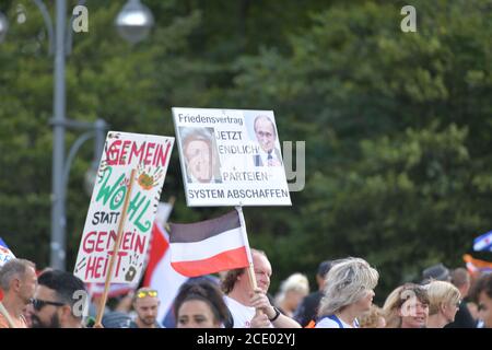 Berlino, Germania. 29 Agosto 2020. Berlino, Germania 29 agosto 2020: Anti-Corona-Demo - Berlino - 29 agosto 2020 Berlino, dimostrazione per Corona, Lateral Thinking 711, | Usage worldwide Credit: dpa/Alamy Live News Foto Stock