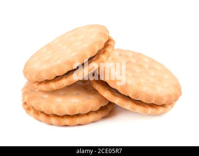 Biscotto sandwich rotondo isolato su sfondo bianco. Macro Foto Stock