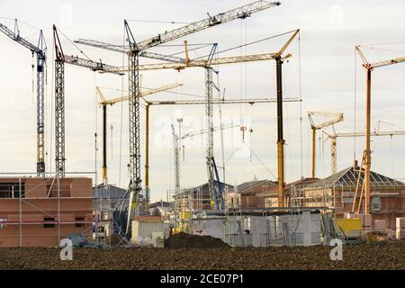 molte case di nuova costruzione in costruzione Foto Stock