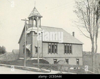 . La storia di Hillsborough, New Hampshire, 1735-1921 . VECCHIA CHIESA BATTISTA. R^. Fotografia di Manahan. CAPPELLA, VILLAGGIO INFERIORE. LA CASA D'INCONTRO BATTISTA, 337 la casa se non sostiene il tempo designato dalla Chiesa e dalla Società durante la riunione annuale della società Battista sd per essere holdinat detta casa d'incontro. Art.2 la sala riunioni sarà eretta sul terreno che sarà collocato da un comitato che sarà scelto dai proprietari e sarà costruita sulla strada turnpike tra i due villaggi di Hillsboro e la casa sarà costruita come i proprietari saranno inutilizzati, sia per uguaglianza sulla Foto Stock