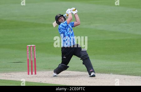 Hove, Regno Unito. 30 agosto 2020. Sussex's Luke Wright battendo durante la partita Vitality Blast T20 tra Sussex Sharks e Hampshire al 1 ° Central County Ground, Hove Credit: James Boardman/Alamy Live News Foto Stock