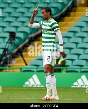 Christopher Jullien di Celtic festeggia il terzo gol del suo fianco durante la partita della prima squadra scozzese al Celtic Park di Glasgow. Foto Stock