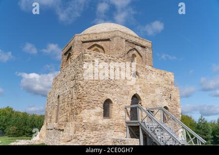 La camera nera nella riserva-museo storico e architettonico dello Stato bulgaro Foto Stock