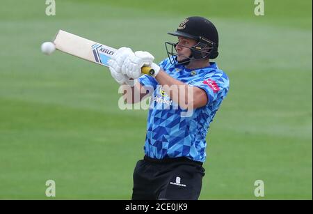 Hove, Regno Unito. 30 agosto 2020. Sussex's Luke Wright battendo durante la partita Vitality Blast T20 tra Sussex Sharks e Hampshire al 1 ° Central County Ground, Hove Credit: James Boardman/Alamy Live News Foto Stock