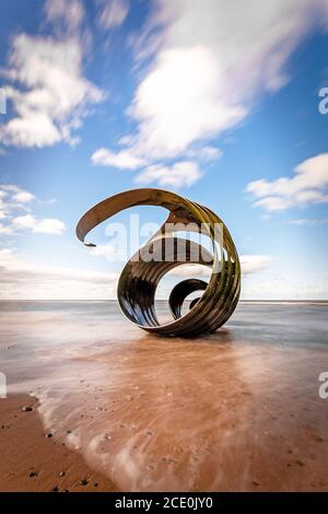 Mary's Shell, installazione di arte moderna situata sulla spiaggia di Cleveley's vicino a Blackpool. Foto Stock