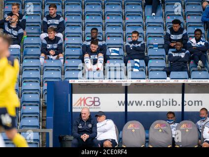 Oxford, Regno Unito. 29 Agosto 2020. Il QPR si sostituisce durante la partita a porte chiuse del 2020/21 prima della stagione tra Oxford United e Queens Park Rangers al Kassam Stadium di Oxford, Inghilterra, il 29 agosto 2020. Foto di Andy Rowland. Credit: Prime Media Images/Alamy Live News Foto Stock