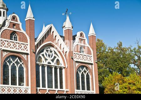 gotisches Haus im Herbst Wörlitzer Park Foto Stock