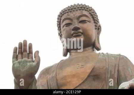 Statua di un closeup del Grande Buddha a Hong Kong Foto Stock