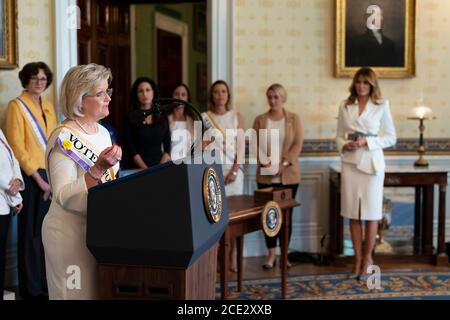 L'attivista conservatrice Cleta Mitchell ha espresso le sue osservazioni durante un evento che ha segnato il centesimo anniversario della ratifica del diciannovesimo emendamento nella Sala Blu della Casa Bianca il 18 agosto 2020 a Washington, DC. Foto Stock