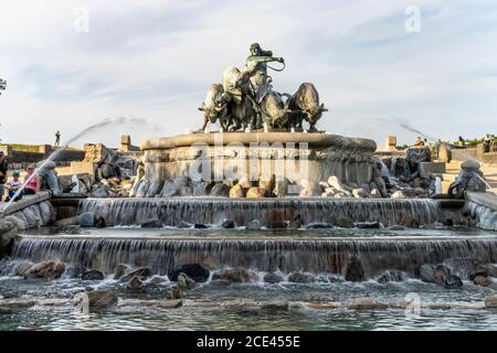 Der Gefion-Brunnen Gefionspringvandet) am hafen von Kopenhagen, Dänemark, Europa | la Fontana di Gefion Gefionspringvandet sul fronte del porto, Cope Foto Stock