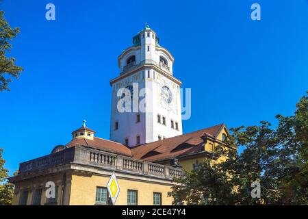 L'edificio Mullersches Volksbad a Monaco, in Germania, in una bella giornata estiva Foto Stock