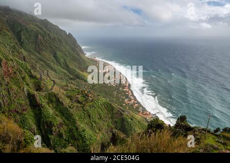 Vista aerea di Paul do Mar da Faja da Ovelha a Madera Foto Stock