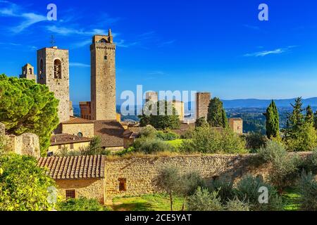 via a San Gimignano, Toscana, Italia Foto Stock