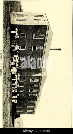 . Littleton Female College Course Catalogue . Wing dovrebbe essere a mano libera, a seconda dell'occhio.per la grande massa di bambini l'abitudine di disegno a mano libera è più essenziale che disegnare con strumenti, per freehandmust essere il fondamento di qualsiasi sistema di formazione. Diamo gratuitamente lezioni di disegno a mano libera a tutti gli alunni dei dipartimenti di Thesb-Freshman e Collegiata. Il nostro corso in Arte comprende: Disegno a mano libera. ObjectDrawing and Shading from Studies and Cast, Crayon Por-traiture, Pittura da natura e natura; Studi di per-prospettiva in acqua-colore, pastello e olio; Sketching, Compos Foto Stock