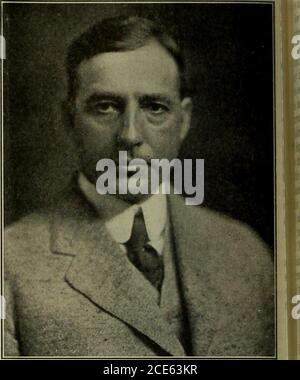 . La Federazione Civica Nazionale revisione . SFORZO PER RISOLVERE IL PROBLEMA SU BASE DUREVOLE - INVESTIMENTI IN LIQUID HOME - UBICAZIONE - SUR-ARROTONDAMENTI - DIMENSIONI - STILE - ATTREZZATURE - MANUTENZIONE E COSTI (quando Samuel Oompers, presidente del Comitato per il lavoro, Commissione consultiva, Consiglio della difesa nazionale, Inaugurato themovement per alleviare la congestione in munizioni mak-ing e centri di costruzione navale a causa dell'avventura di un gran numero di nuovi workm&n, subito dopo siamo entrati in guerra e autorizzato un'investi-azione di condizioni da fare da MR. PhilippHiss, presidente della sua Sezione su alloggi, Bridgeport naturalmente ricevuto especia Foto Stock