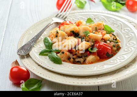 Gnocchi di patate tradizionali con salsa di pomodoro. Foto Stock