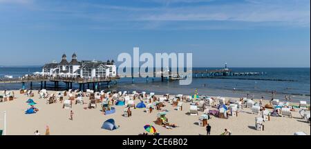 Una vista panoramica del molo di Sellin sul Mar Baltico In Germania Foto Stock