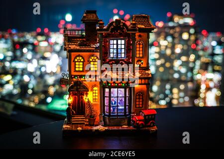 Edificio occidentale della casa di antiquariato e vista notturna Foto Stock