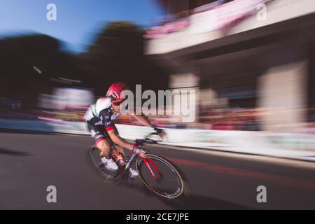 Giro d'Italia fase 5 Pedara a Messina. 10 maggio 2017. Marco marcato. Foto Stock