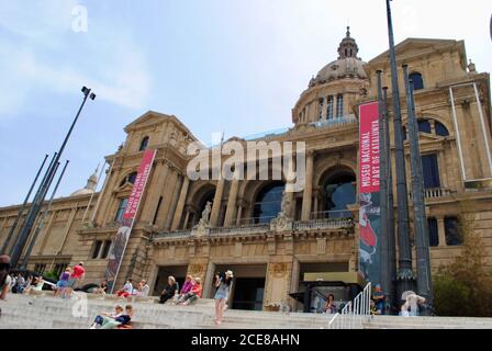 Barcellona Spagna. 14 maggio 2015. I turisti visitano il Museo Nazionale d'Arte della Catalogna. Foto Stock