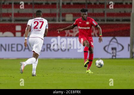 BayArena Leverkusen, Germania 17.6.2000, Calcio: Bundesliga stagione 2019/20 giorno 32, Bayer 04 Leverkusen (B04, rosso) vs FC Colonia (CGN, bianco) - Edmond Tapsoba (Bayer 04 Leverkusen), Anthony Modeste (1. FC Koeln credit: BEAUTIFUL SPORTS/WUNDERL / POOL / via Kolvenbach Foto Stock