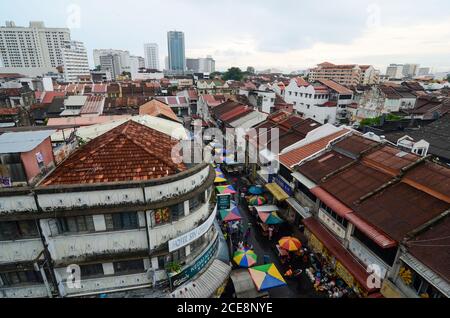 Georgetown, Penang/Malaysia - Giu 17 2016: Vista aerea del mercato bagnato a Jalan Kuala Kangsar a Georgetown Patrimonio Mondiale dell'Umanita'. Foto Stock