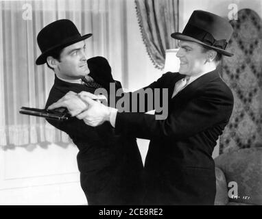 EDWARD PAWLEY e JAMES CAGNEY in G MEN 1935 regista WILLIAM KEIGHLEY storia / sceneggiatura Seton I. Miller consulente di casting J. Edgar Hoover First National Pictures / Warner Bros Foto Stock