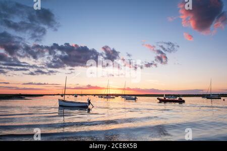 Tramonto sulla costa nord del Norfolk. Foto Stock