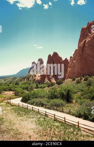 Percorso lungo incredibile vista di rocce nel Giardino del Divinità in Colorado Foto Stock