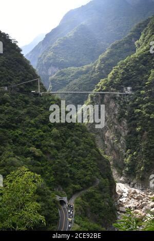 Ponte Mountain-Moon nella gola di Taroko a Taiwan Foto Stock
