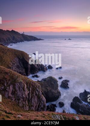 Alba al faro di Start Point a Devon. Foto Stock
