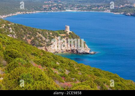 Italia, Sardegna, Alghero, Parco Nazionale di Porto Conte, Capo Caccia, Vista verso Torre Bollo Foto Stock