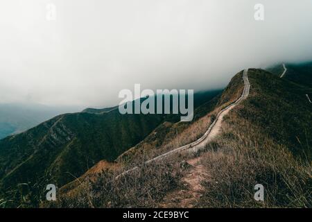 Immagine panoramica dell'area montana di Binh Lieu nella provincia di Quang Ninh, nel nord-est del Vietnam. Questa è la regione di confine del Vietnam - Cina. Foto Stock